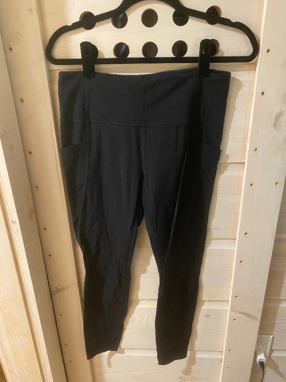 Athleta black leggings L 7/8 length